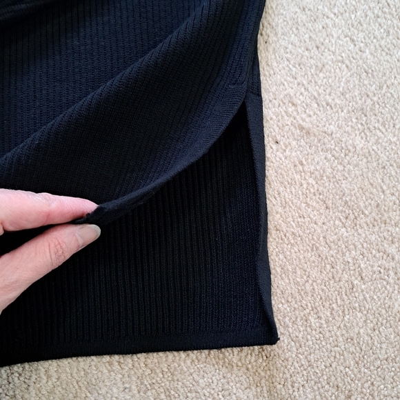 New! Elle Ribbed Knit Sweater Women's Size Medium Black V-neck Top - Picture 8 of 11